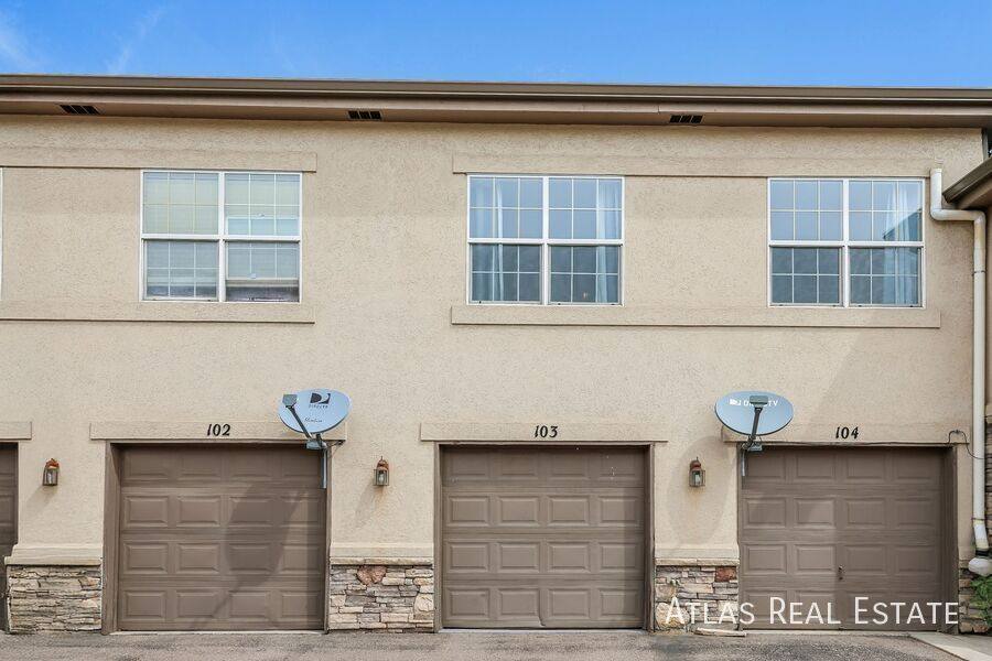 Townhouse for rent at 1405 S Chambers Rd #103, Aurora, CO 80017
