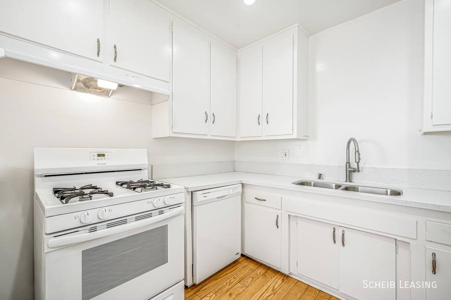 Apartment for rent at 220 N Crescent Dr #6, Beverly Hills, CA 90210