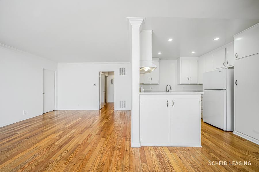 Apartment for rent at 220 N Crescent Dr #6, Beverly Hills, CA 90210
