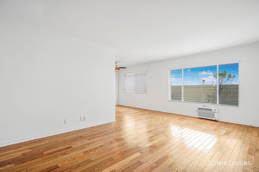 Apartment for rent at 220 N Crescent Dr #6, Beverly Hills, CA 90210
