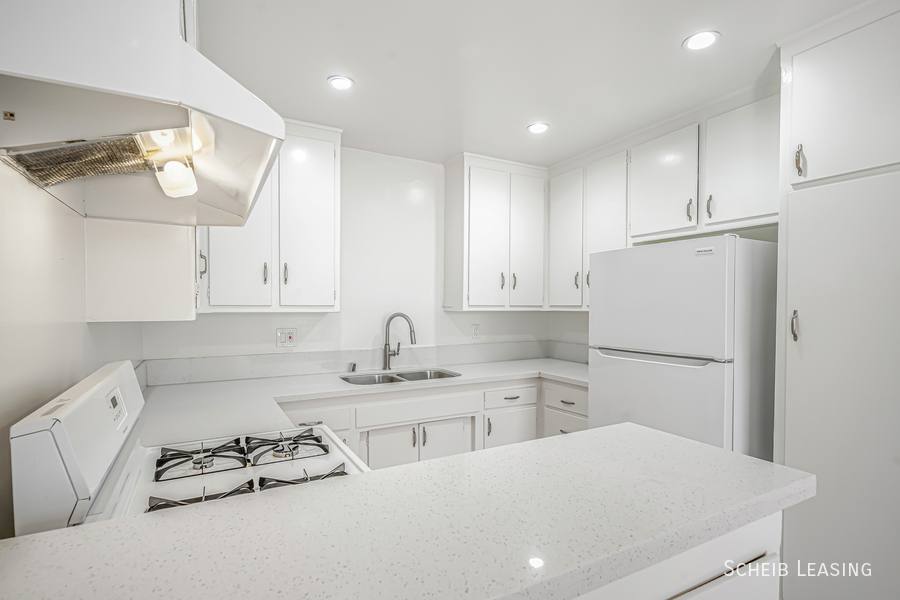 Apartment for rent at 220 N Crescent Dr #6, Beverly Hills, CA 90210