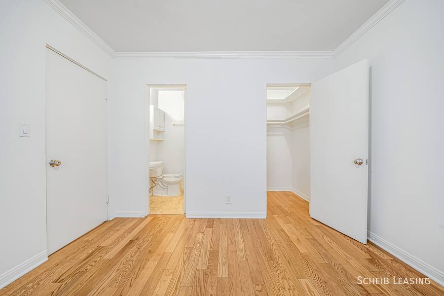 Apartment for rent at 220 N Crescent Dr #6, Beverly Hills, CA 90210