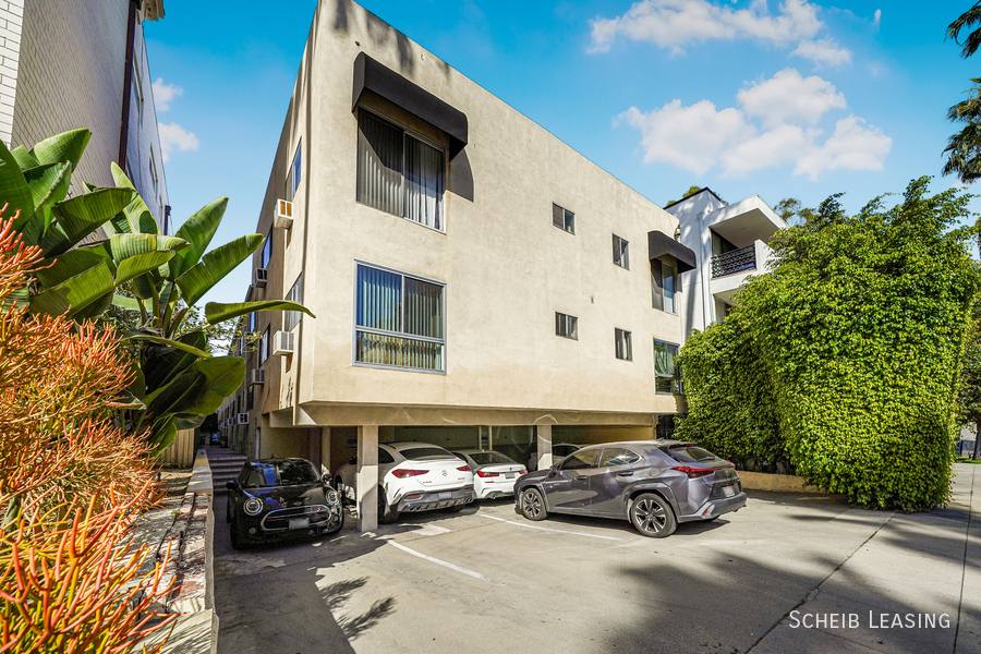 Apartment for rent at 220 N Crescent Dr #6, Beverly Hills, CA 90210