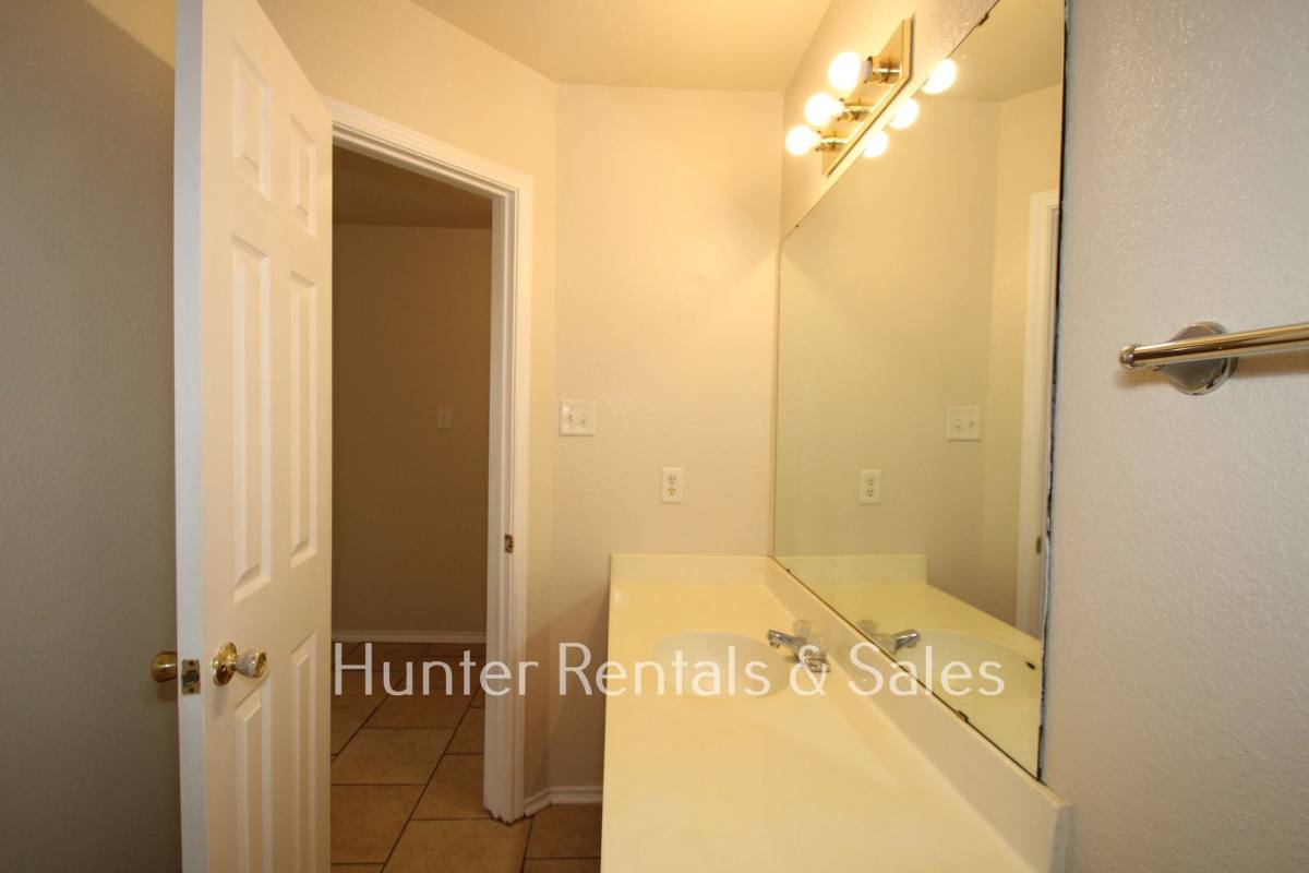 Townhouse for rent at 4403-B July Dr, Killeen, TX 76549