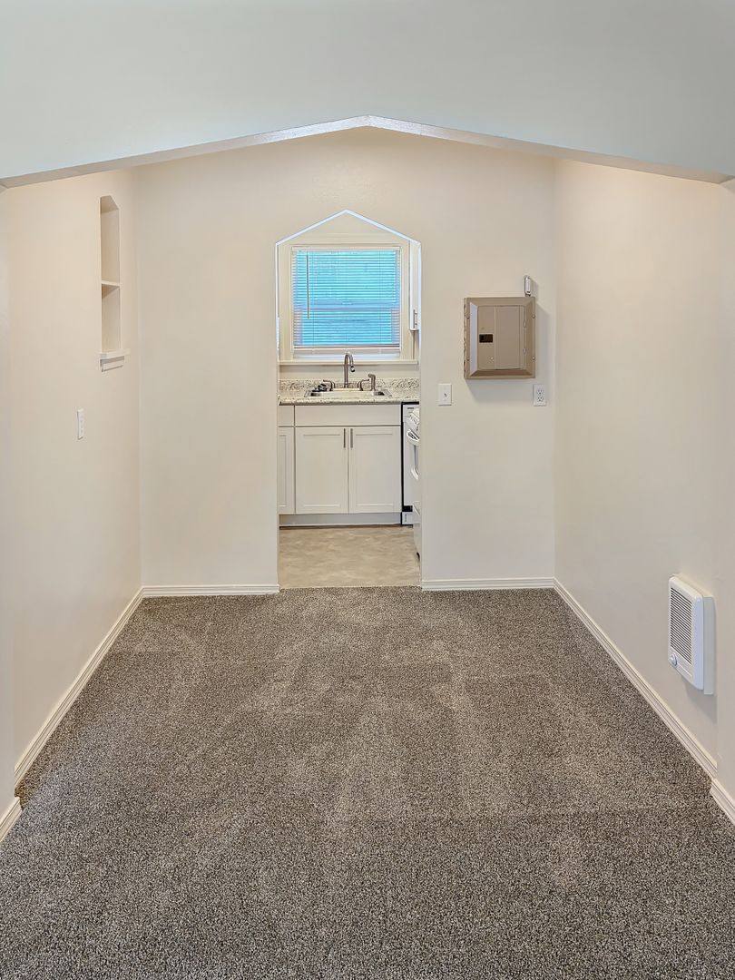 Apartment for rent at 241 5th St, Bremerton, WA 98337