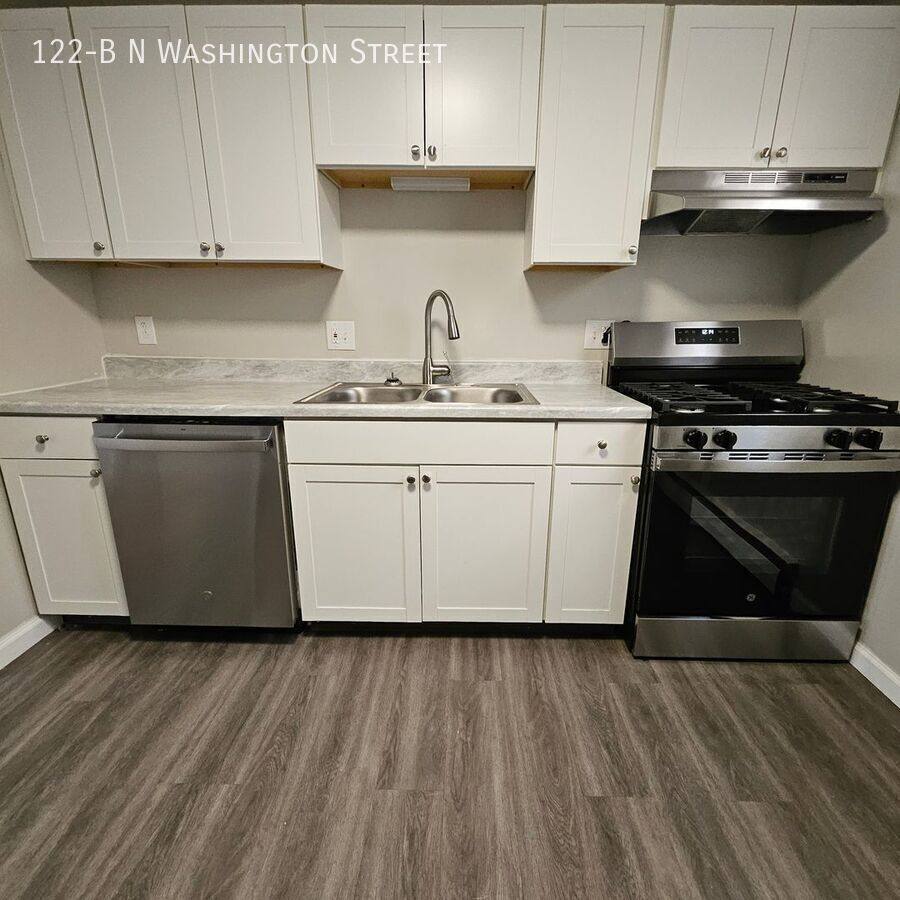 Apartment for rent at 122-B N Washington St, Delaware, OH 43015