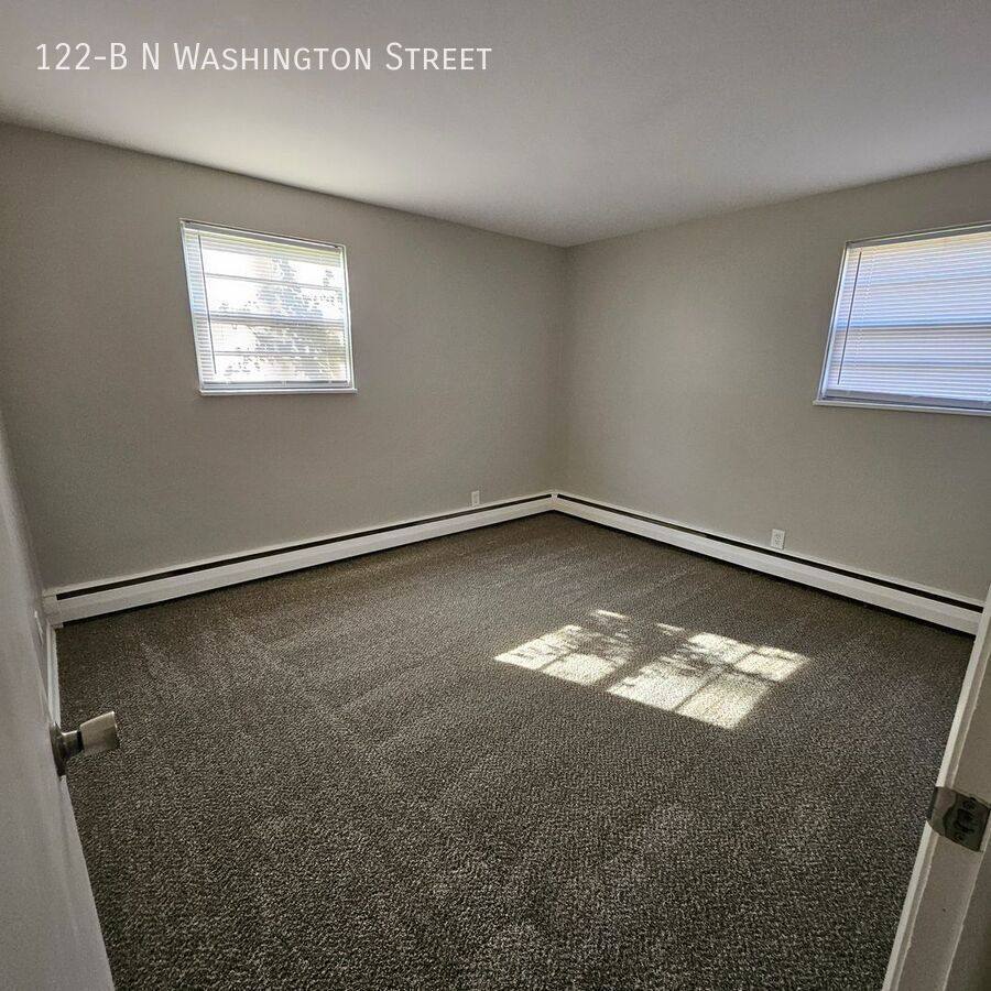 Apartment for rent at 122-B N Washington St, Delaware, OH 43015