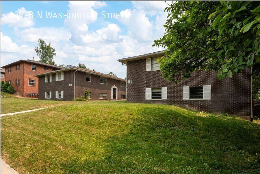 Apartment for rent at 122-B N Washington St, Delaware, OH 43015