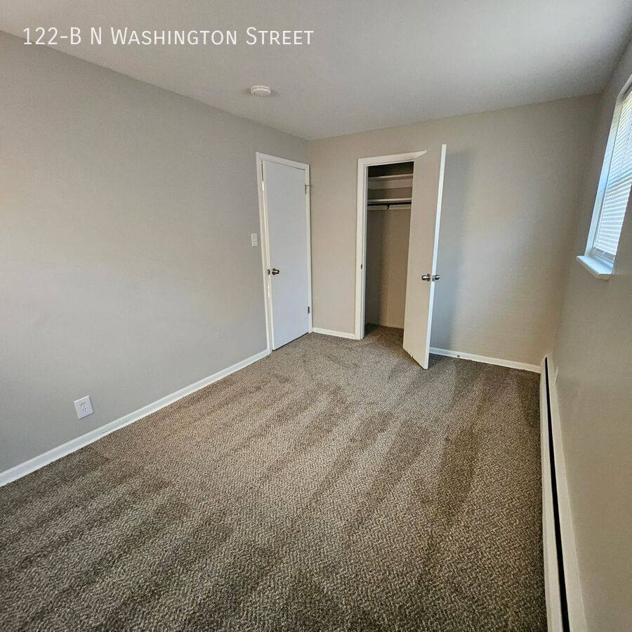 Apartment for rent at 122-B N Washington St, Delaware, OH 43015