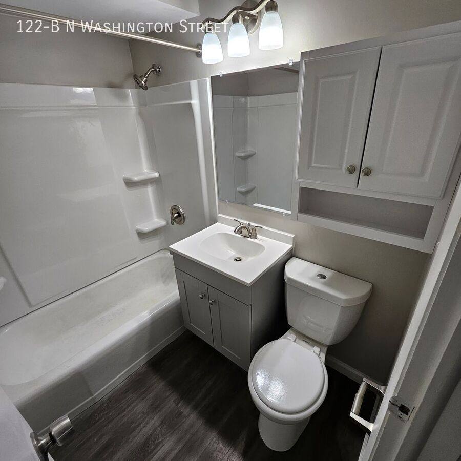 Apartment for rent at 122-B N Washington St, Delaware, OH 43015