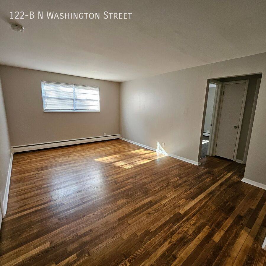 Apartment for rent at 122-B N Washington St, Delaware, OH 43015