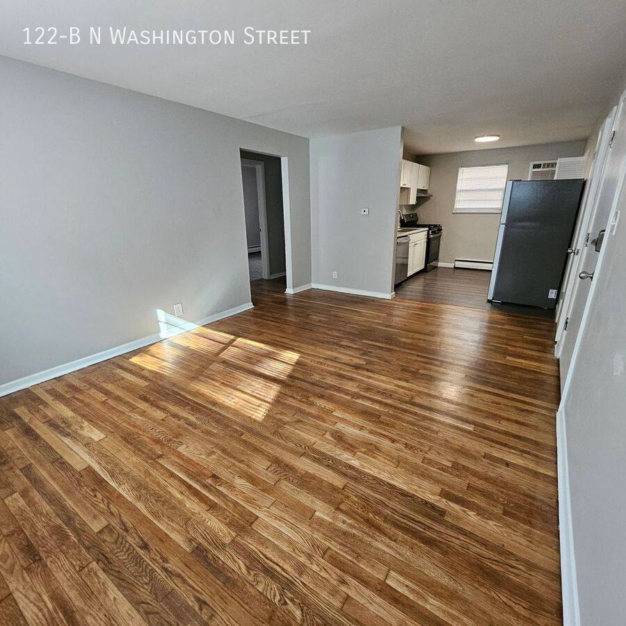 Apartment for rent at 122-B N Washington St, Delaware, OH 43015