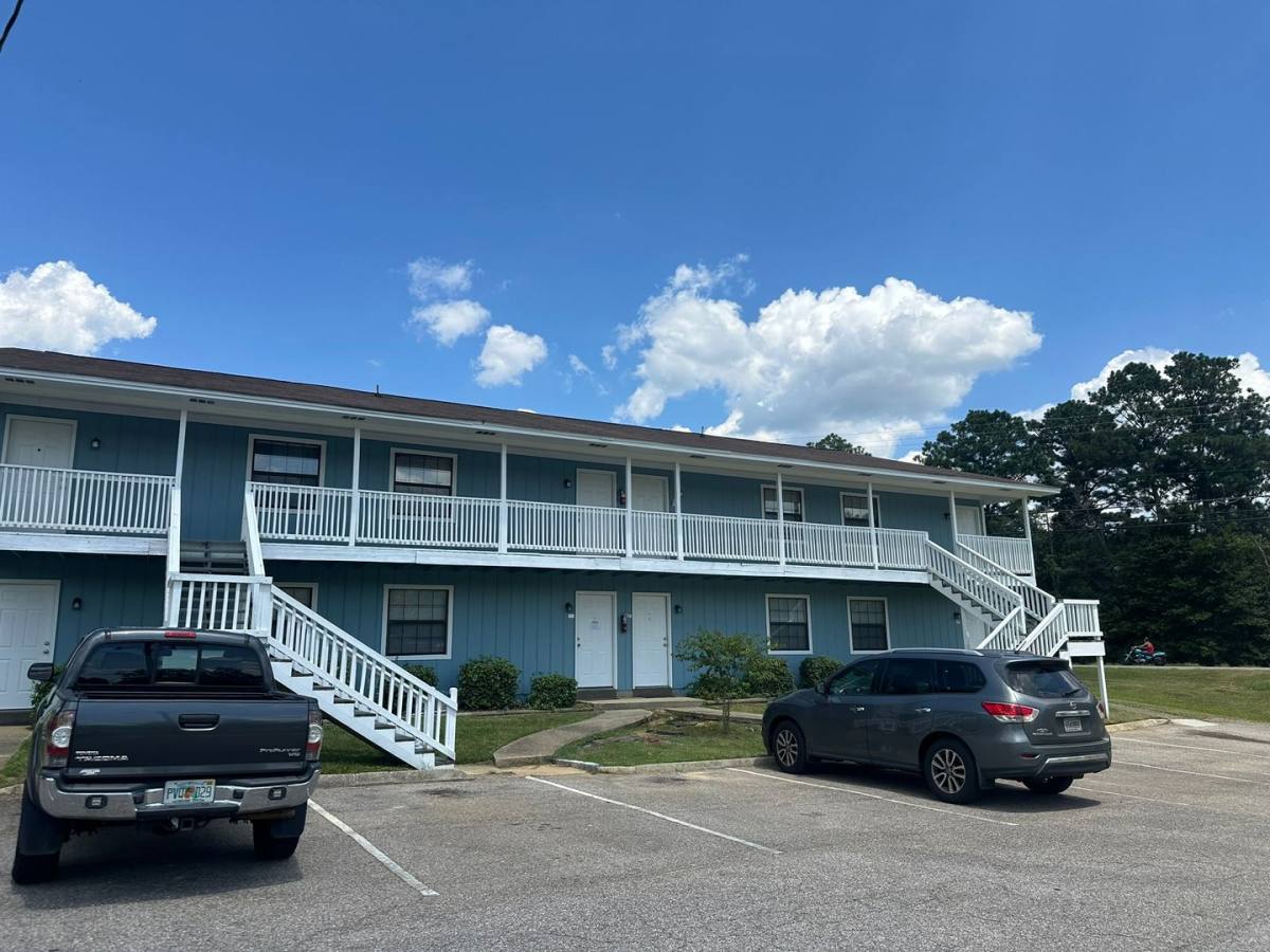 Apartment for rent at 100 Captain's Quarters Dr, Andalusia, AL 36420