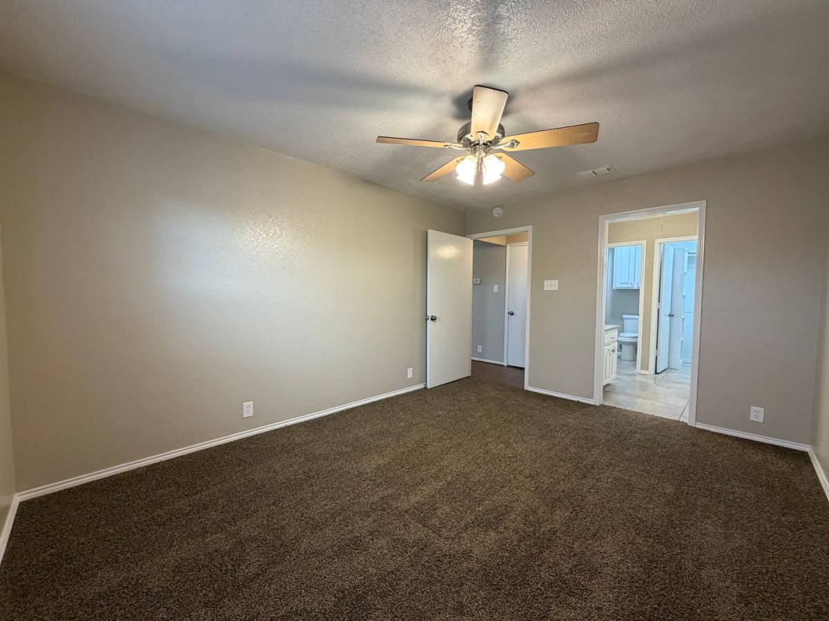 Townhouse for rent at 206 S Nolan River Rd, Cleburne, TX 76033