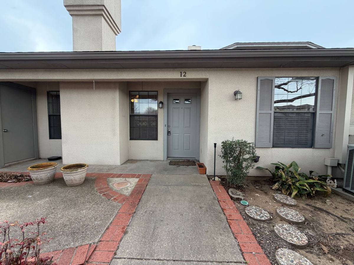 Townhouse for rent at 206 S Nolan River Rd, Cleburne, TX 76033