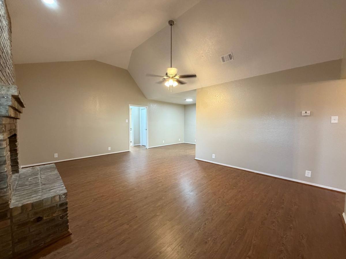 Townhouse for rent at 206 S Nolan River Rd, Cleburne, TX 76033