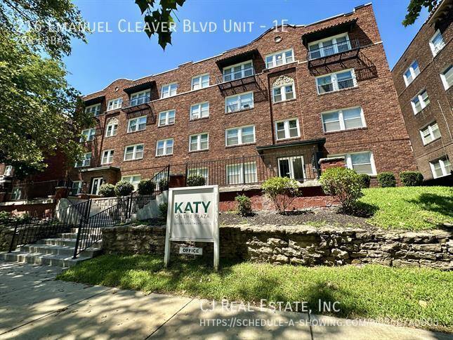 Apartment for rent at 216 Emanuel Cleaver Blvd #1E, Kansas City, MO 64112
