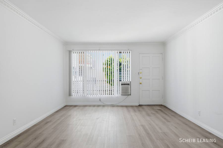 Apartment for rent at 426 S Rexford Dr #4, Beverly Hills, CA 90212