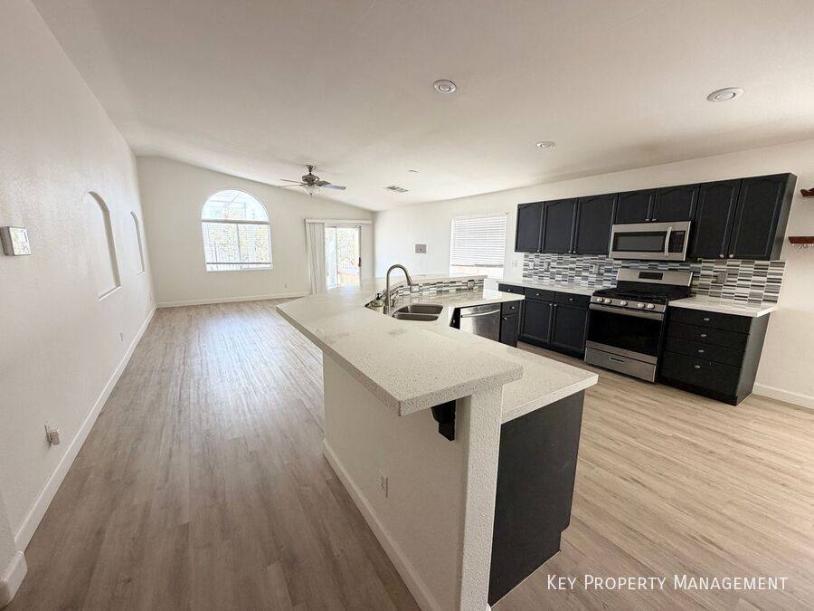 House for rent at 374 Yacht Ave, Henderson, NV 89012