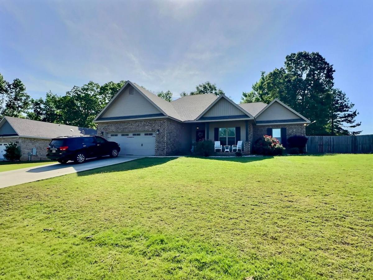 House for rent at 1018 Ridge Point Dr, Deatsville, AL 36022