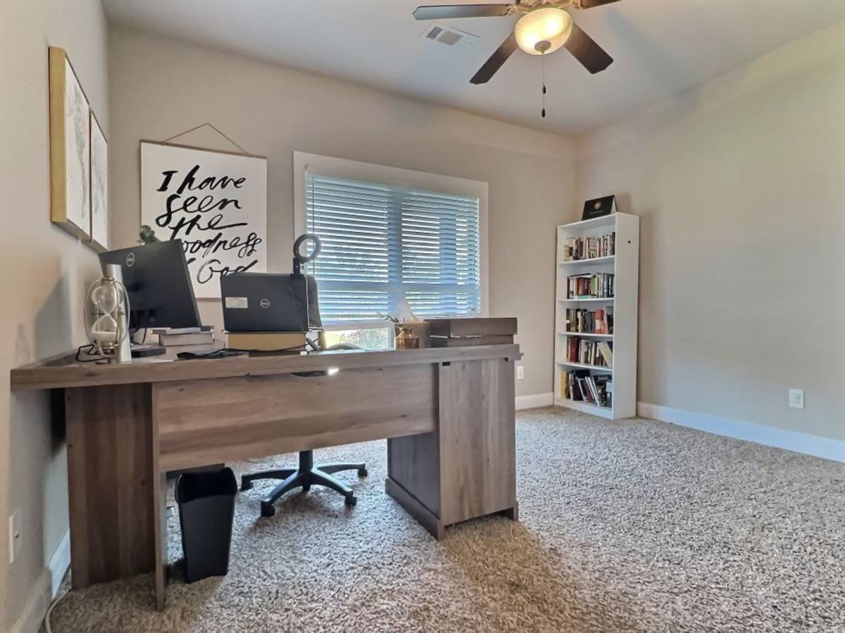 House for rent at 1018 Ridge Point Dr, Deatsville, AL 36022