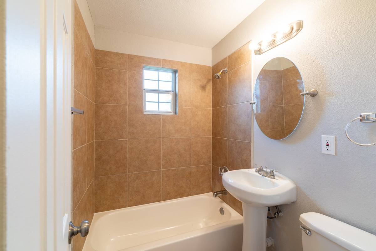 Apartment for rent at 2501 Delano St, Houston, TX 77004