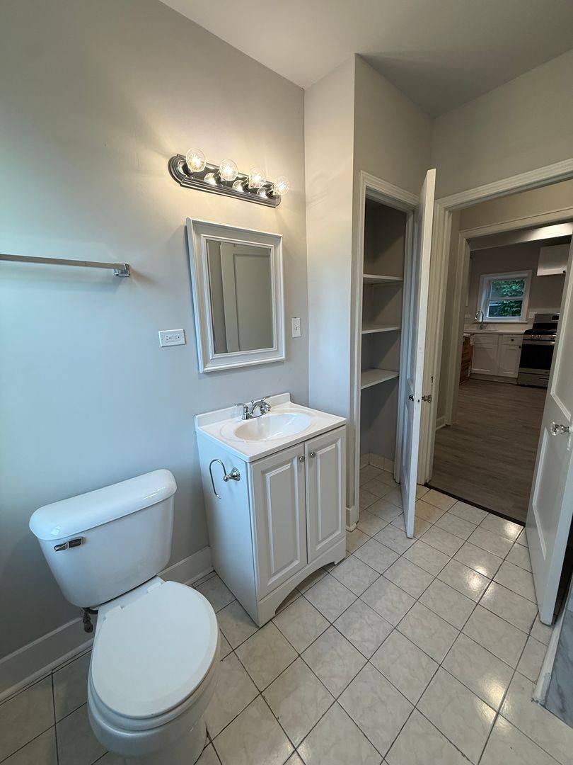 Apartment for rent at 6648 19th St, Berwyn, IL 60402