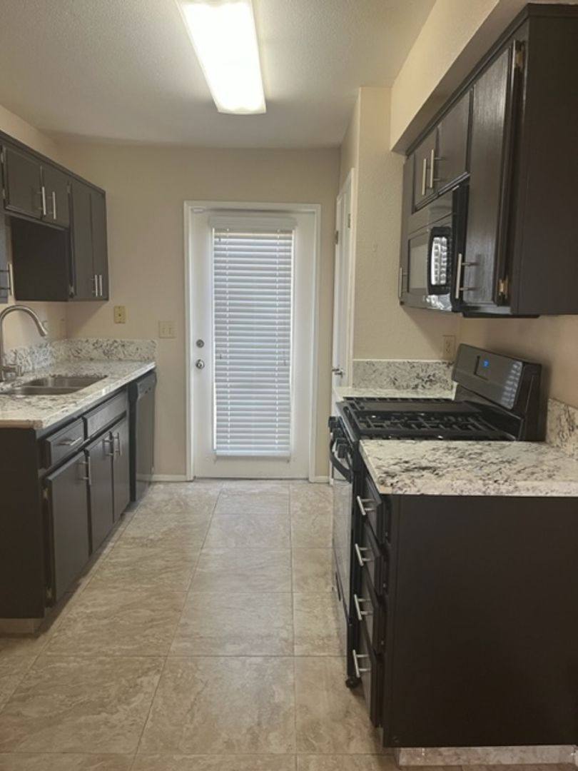 Apartment for rent at 3104 Brookfield Loop, Bakersfield, CA 93311