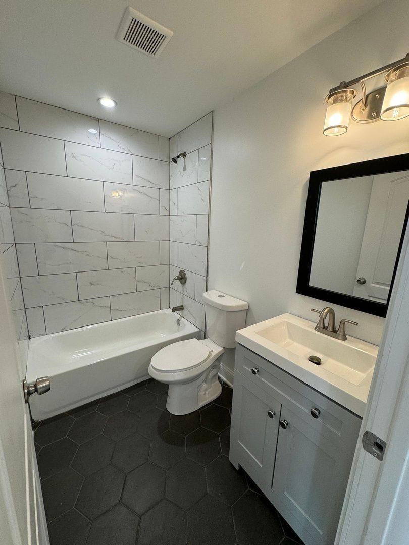 Apartment for rent at 1633 N Honore #2F, Chicago, IL 60622