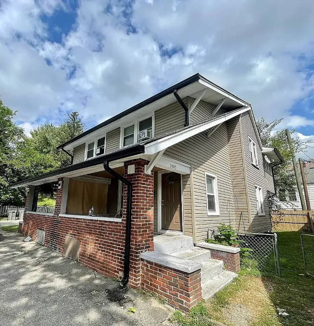 Townhouse for rent at 2405 E 16th St, Indianapolis, IN 46201
