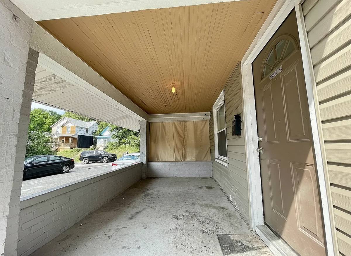 Townhouse for rent at 2405 E 16th St, Indianapolis, IN 46201