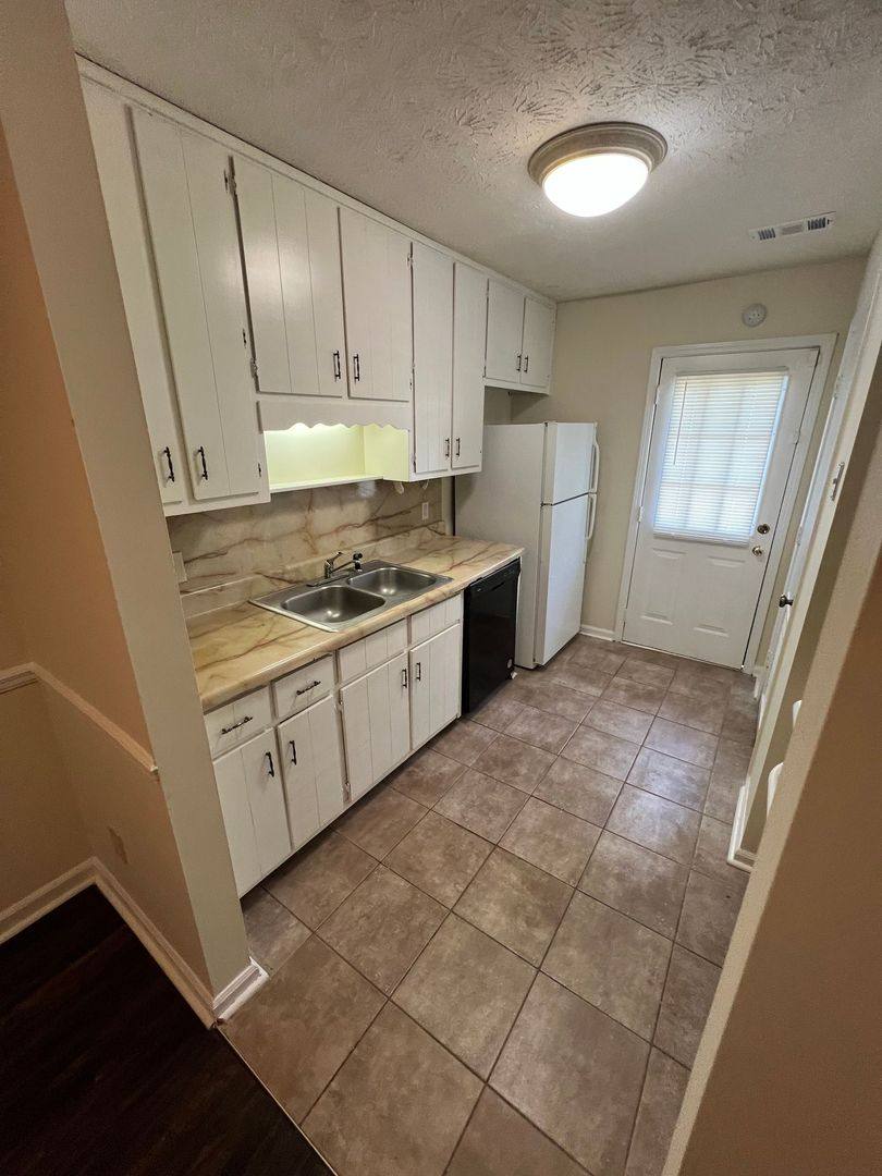 Apartment for rent at 2335-2337 Rosedale Rd, Snellville, GA 30078