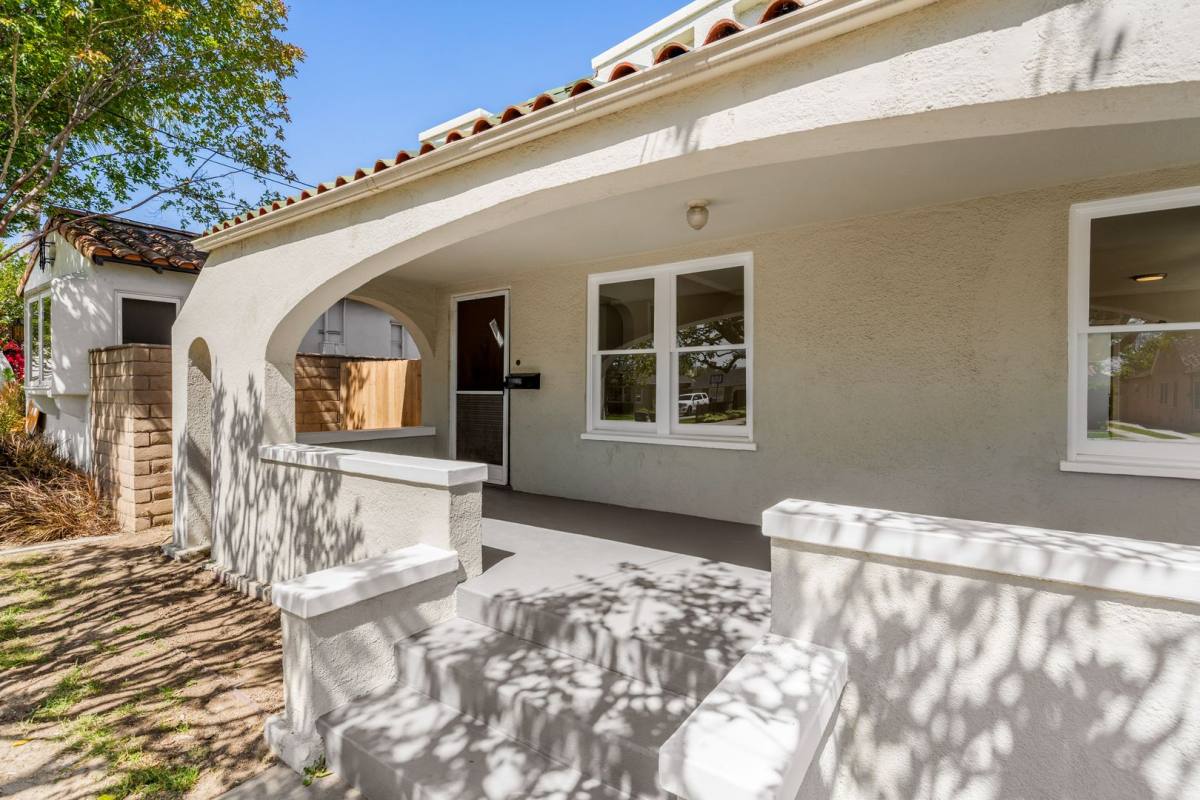 Apartment for rent at 553 N Pine St, Orange, CA 92867