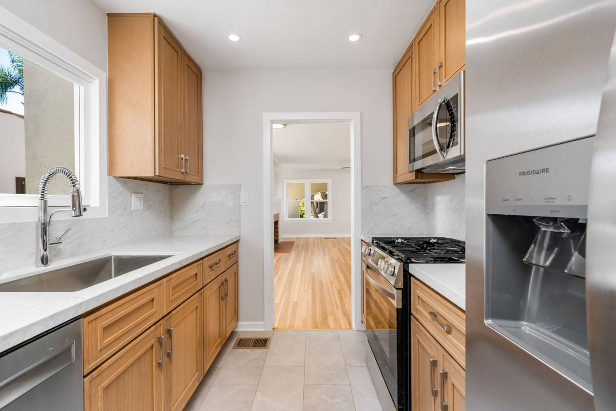 Apartment for rent at 553 N Pine St, Orange, CA 92867