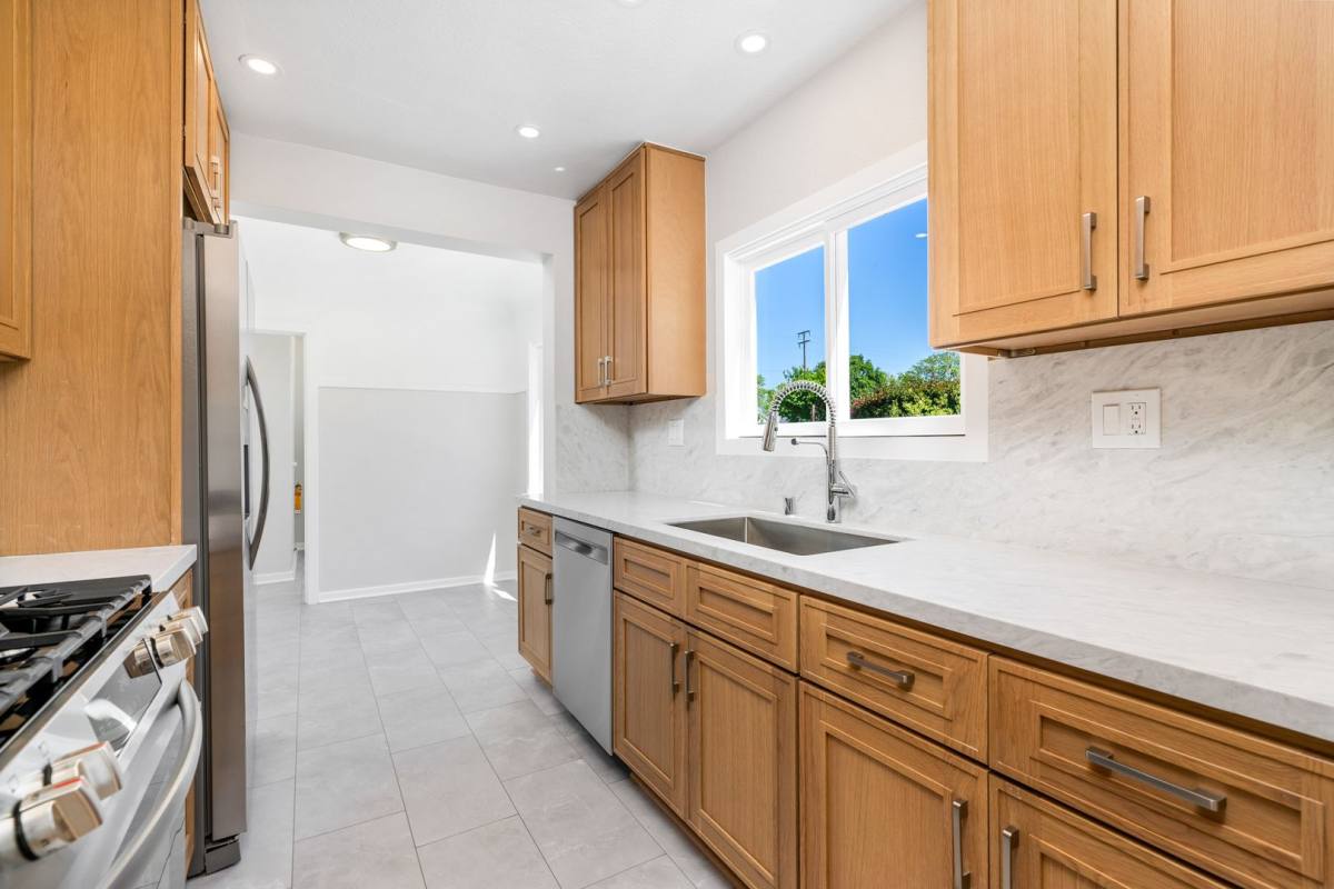 Apartment for rent at 553 N Pine St, Orange, CA 92867