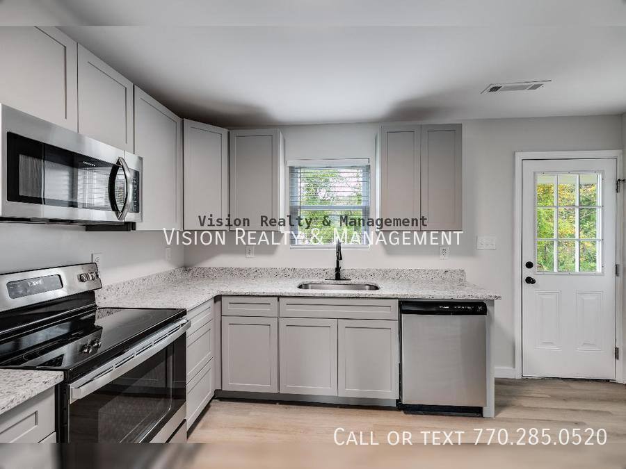 Townhouse for rent at 409 Tallapoosa St #1, Bremen, GA 30110