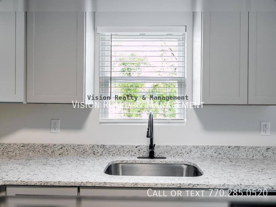 Townhouse for rent at 409 Tallapoosa St #1, Bremen, GA 30110