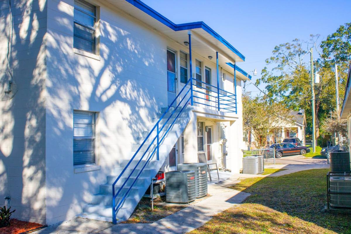 Apartment for rent at 1415 Powhattan St, Jacksonville, FL 32209