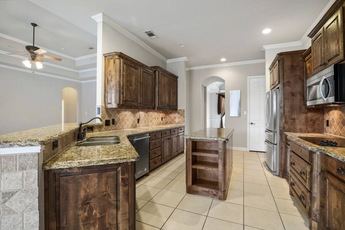 House for rent at 218 Deer Creek Dr, Aledo, TX 76008