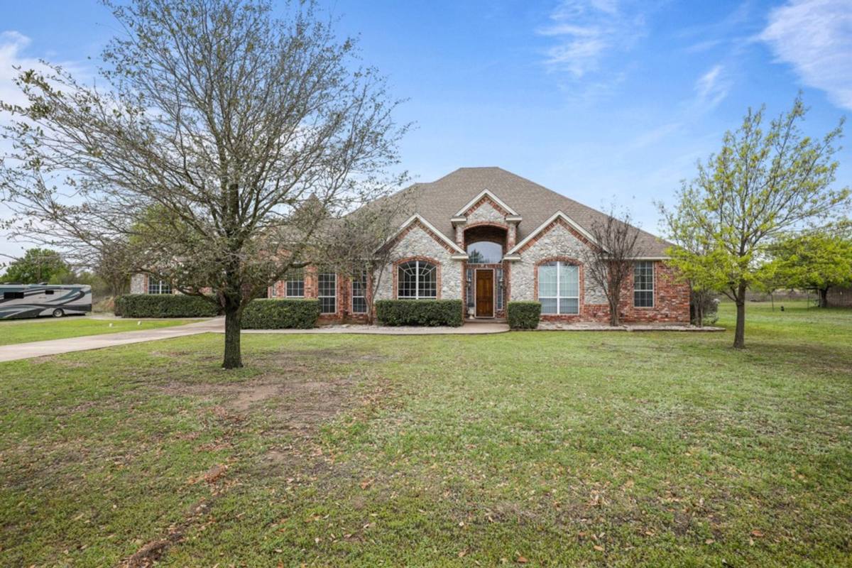 House for rent at 218 Deer Creek Dr, Aledo, TX 76008