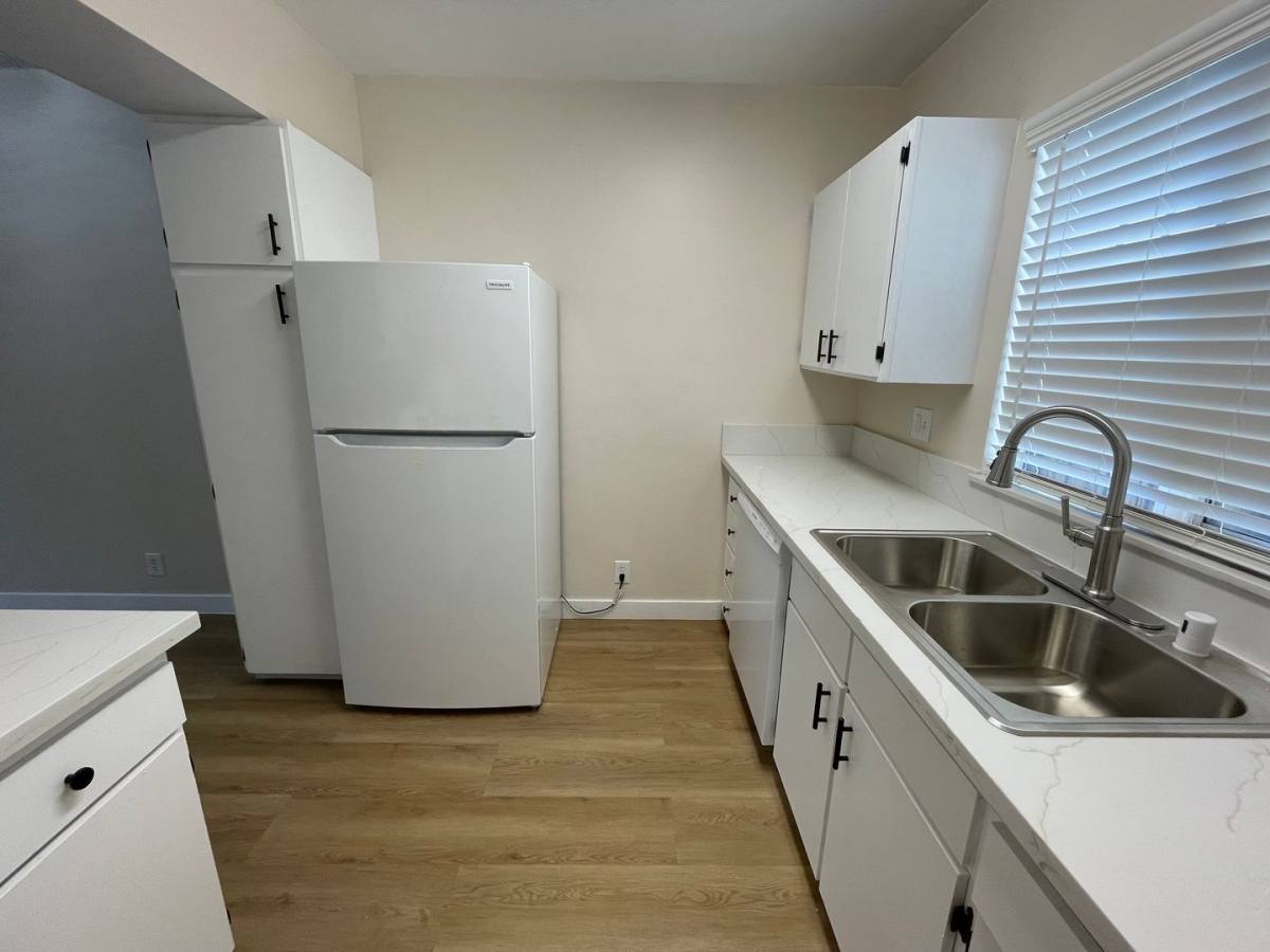 Apartment for rent at 1141 Molino Ave, Long Beach, CA 90804