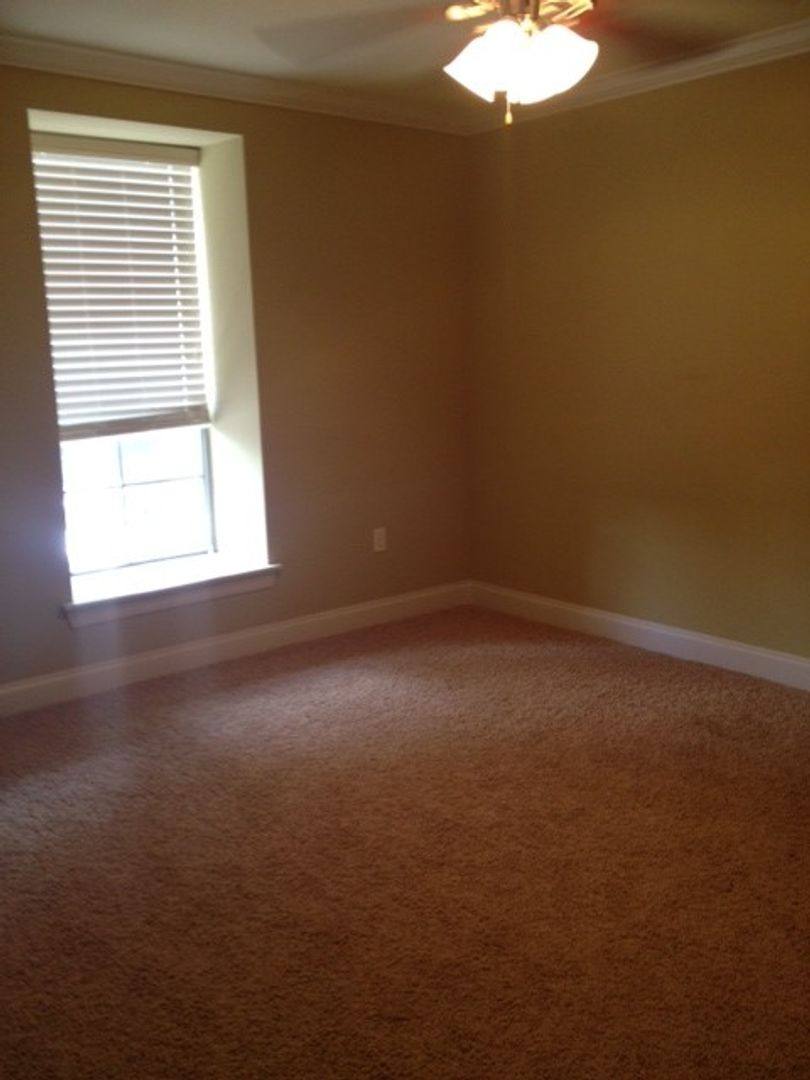 Apartment for rent at 1290 Park Blvd, Baton Rouge, LA 70806