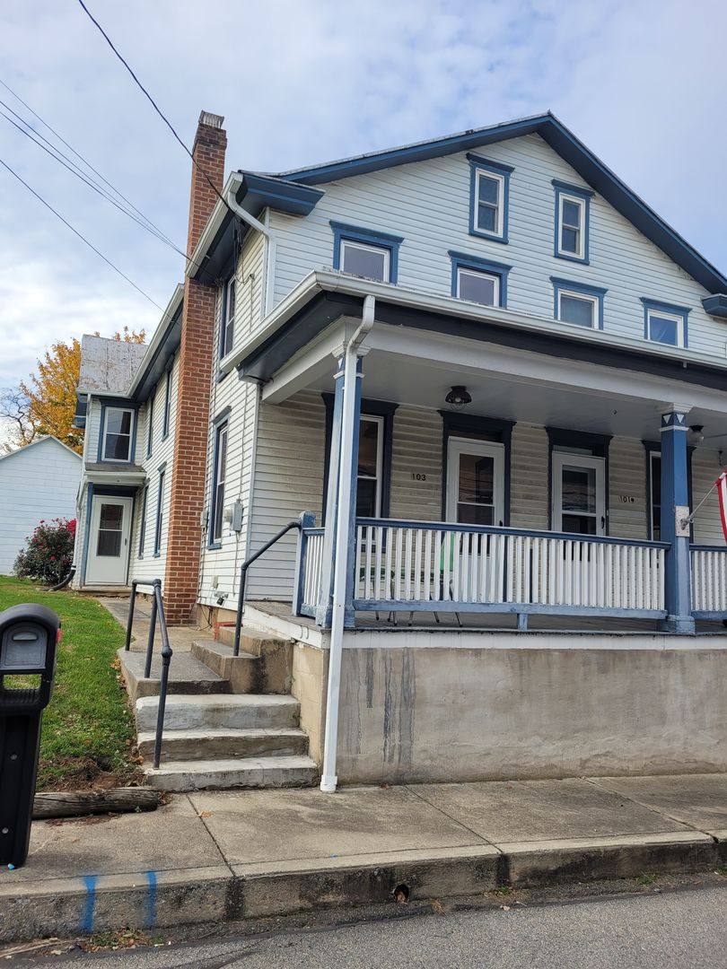 House for rent at 103 Schoolhouse Rd, Palmyra, PA 17078