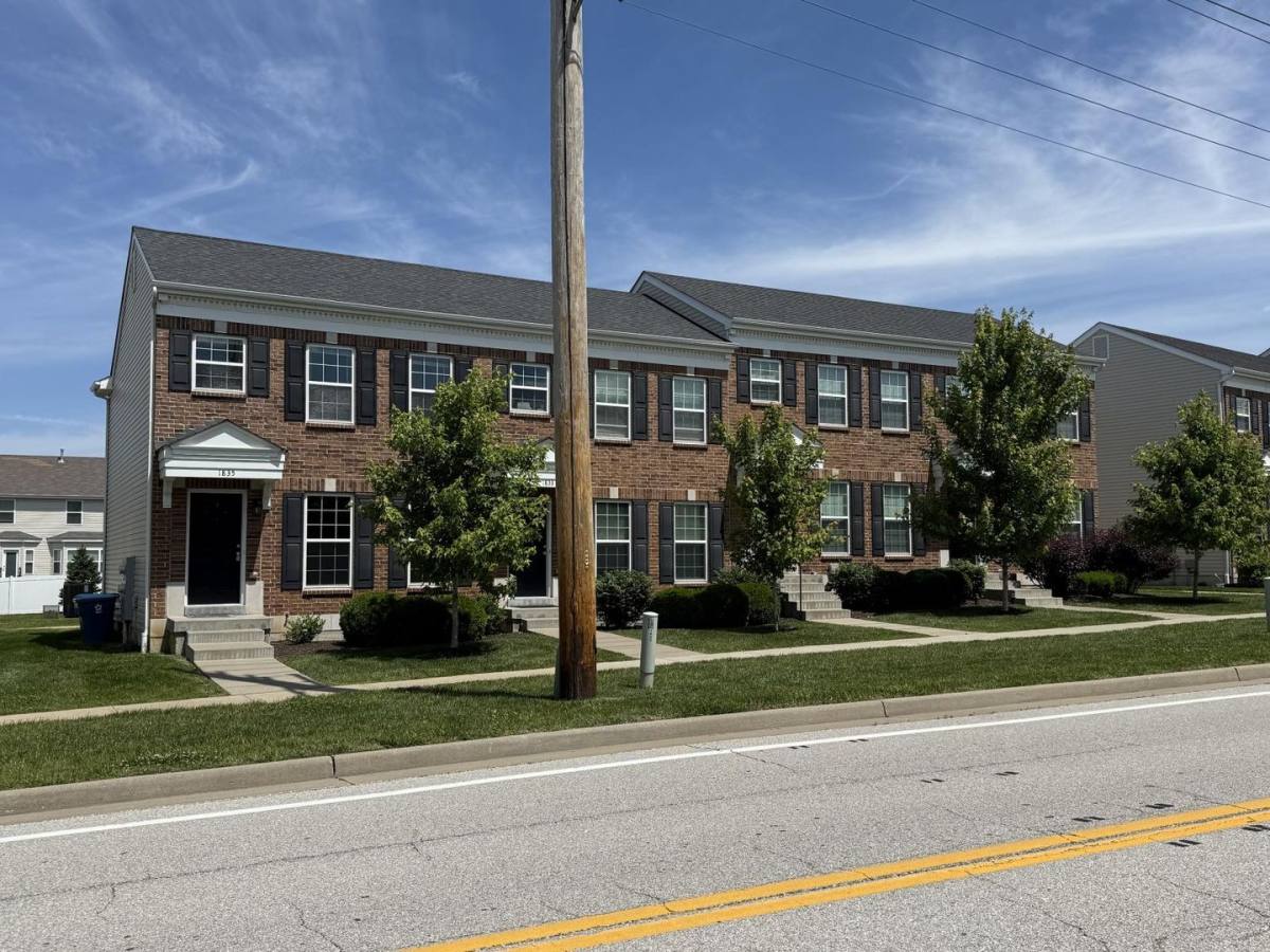 Townhouse for rent at 1835 Basston Dr, Saint Louis, MO 63146