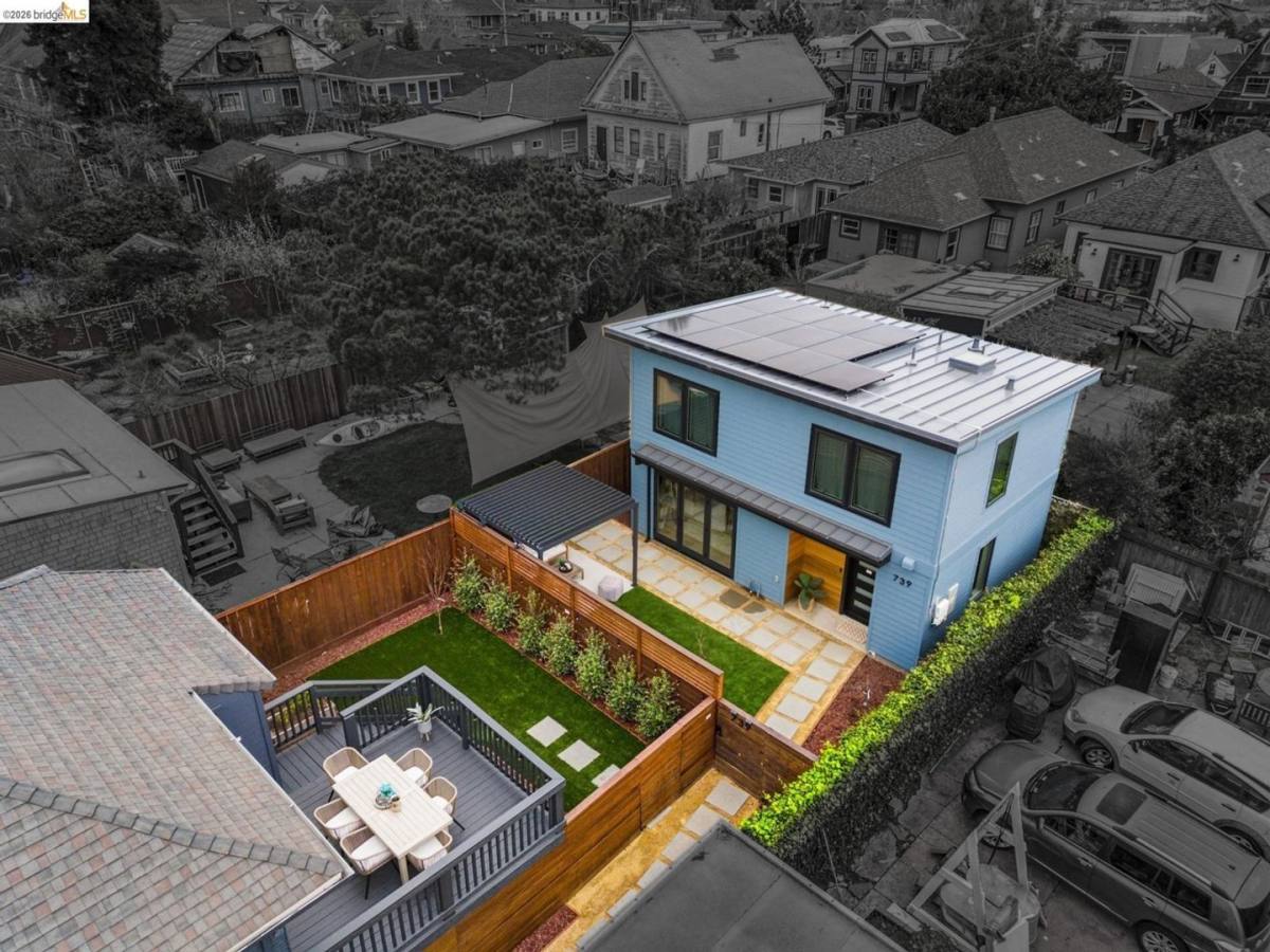 House for rent at 739 61st St, Oakland, CA 94609