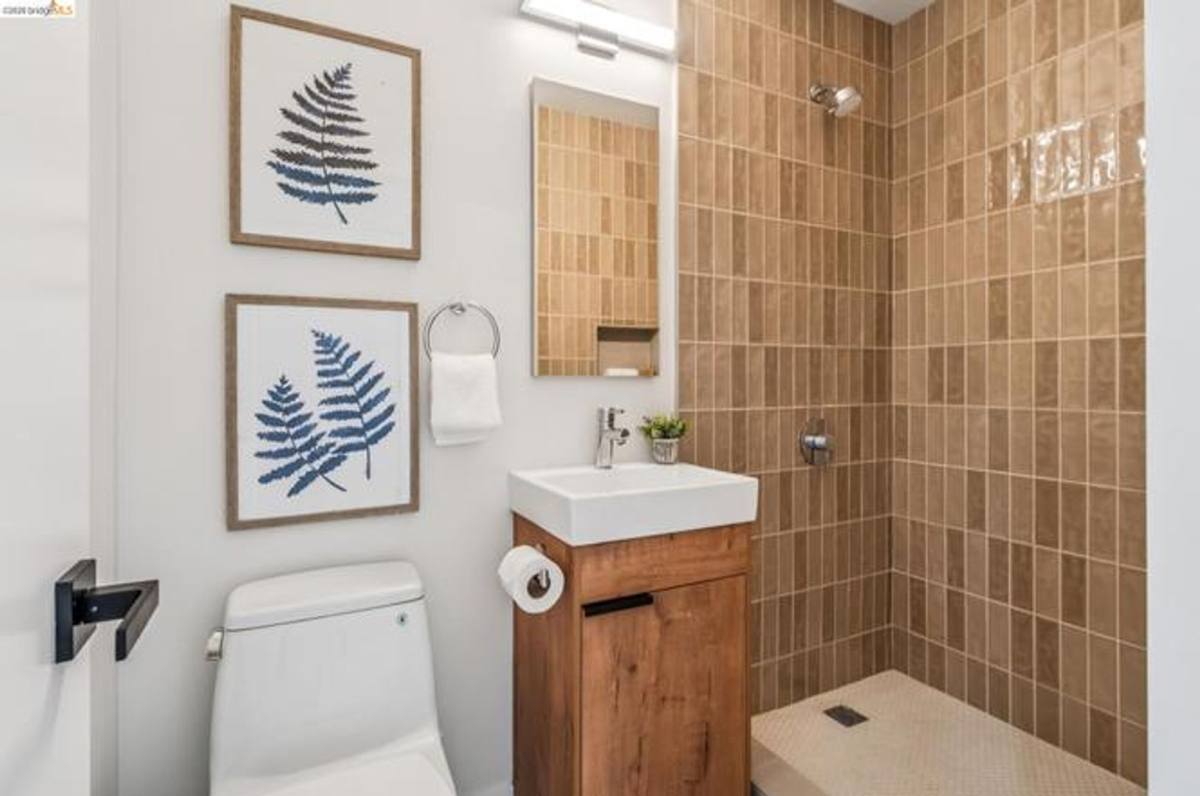 House for rent at 739 61st St, Oakland, CA 94609