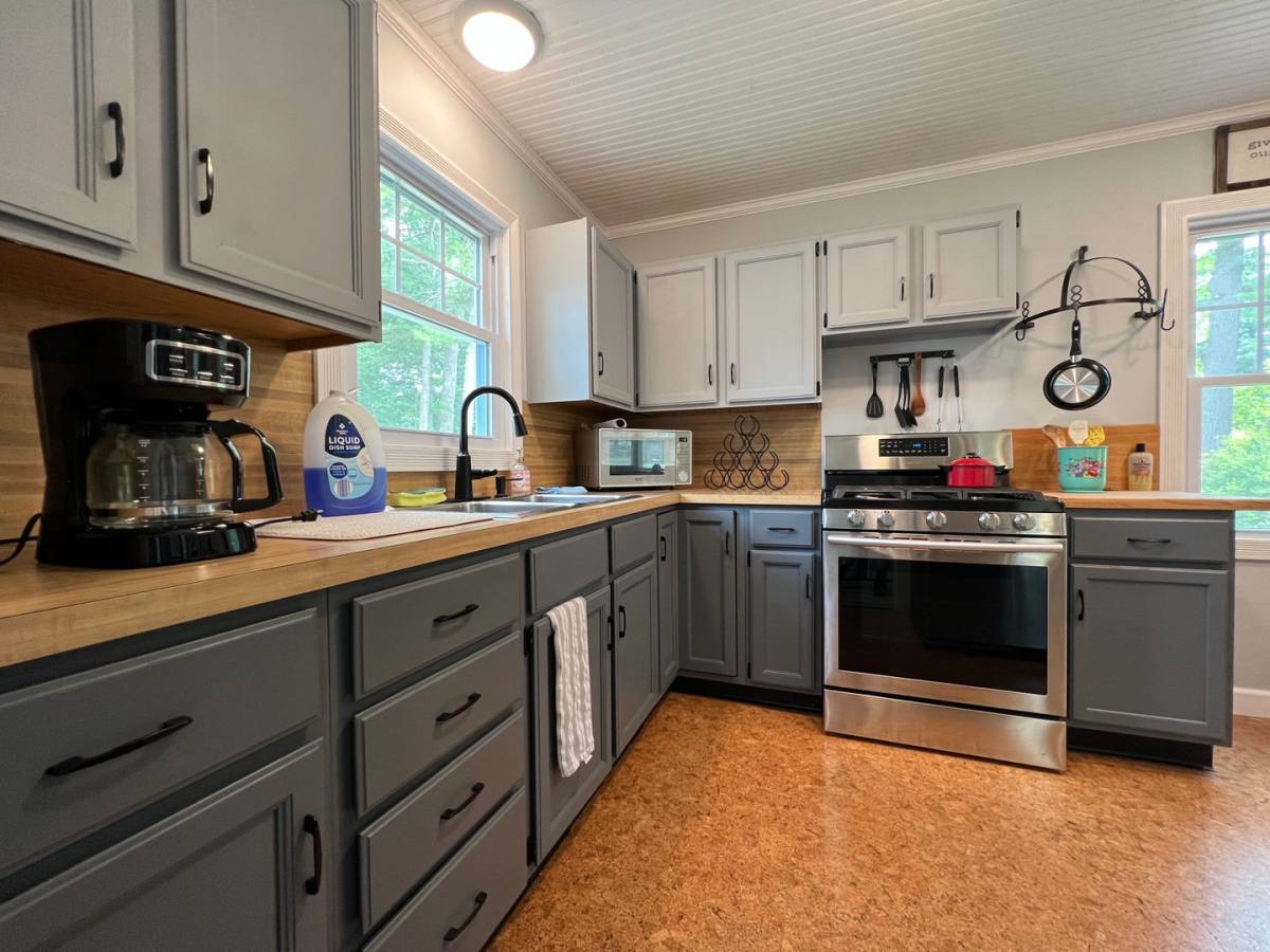 House for rent at 548 Cromwell Dr, Traverse City, MI 49686