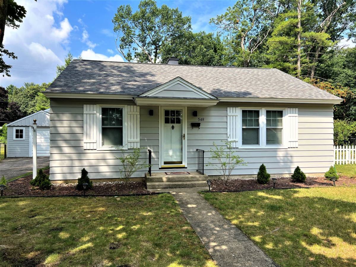 House for rent at 548 Cromwell Dr, Traverse City, MI 49686