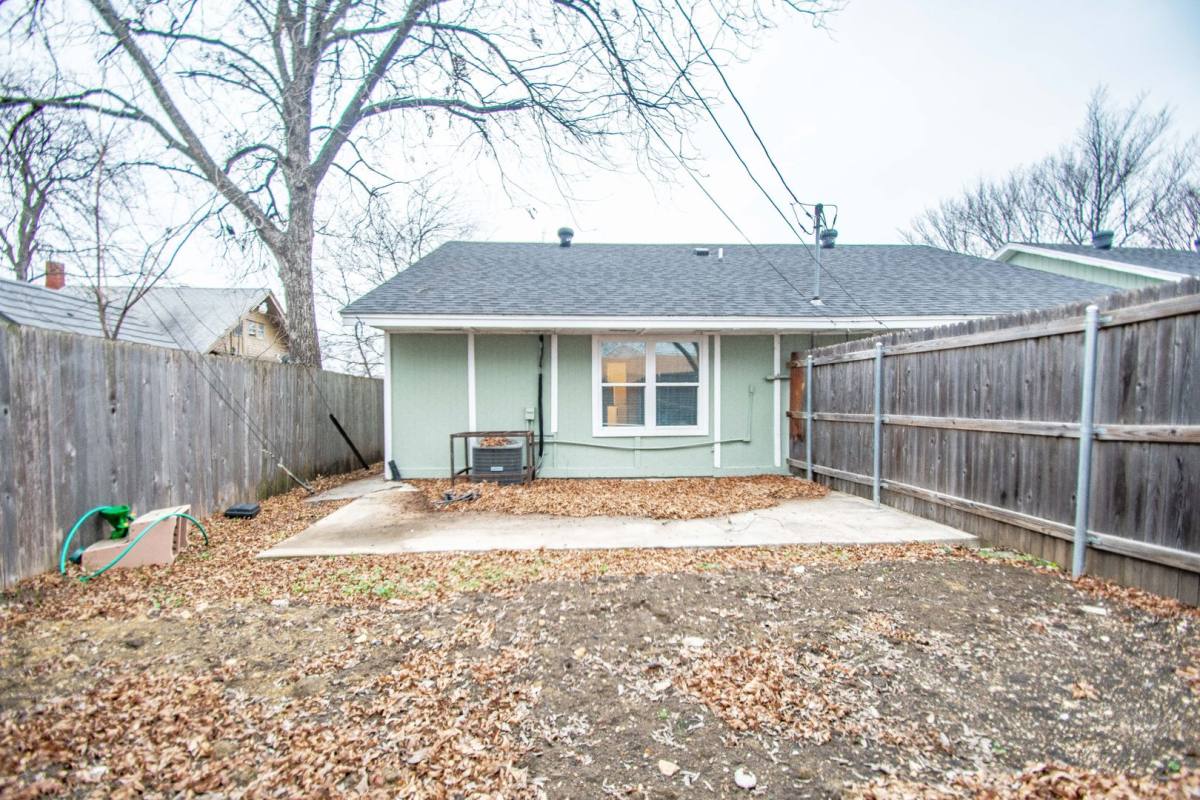 House for rent at 1817 Lipscomb St, Fort Worth, TX 76110