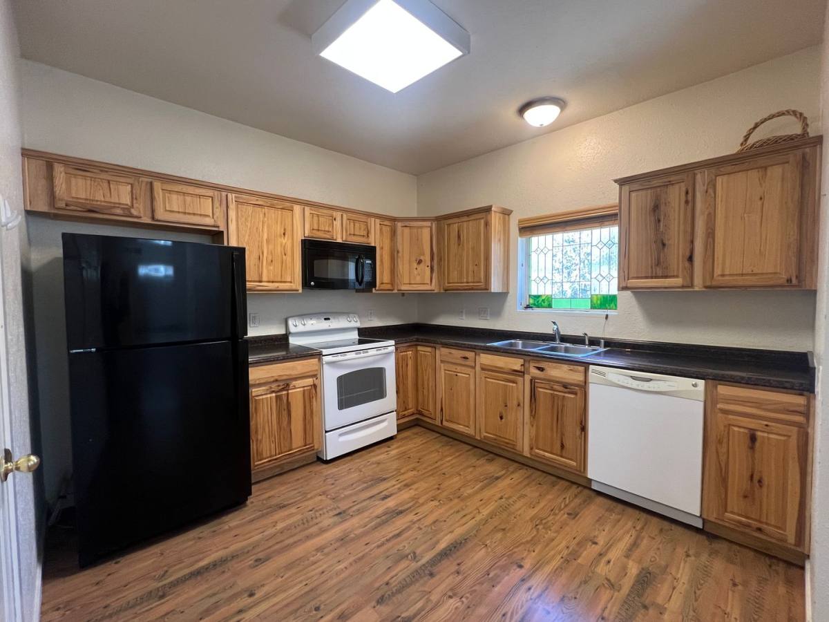 House for rent at 1976 Christmas Pine, Overgaard, AZ 85933